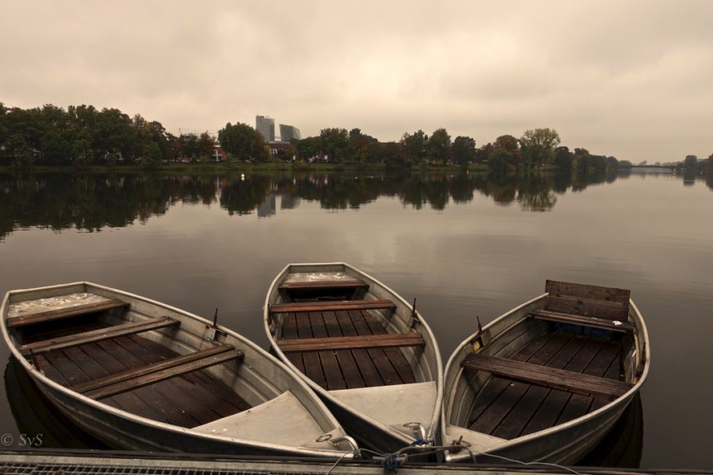 Bild: Ruhende Boote Aasee Pausenblicke Münster Herbst 